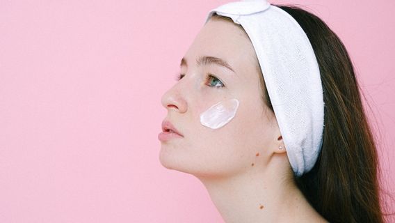 Effective Skincare Routines To Reduce Facial Pores