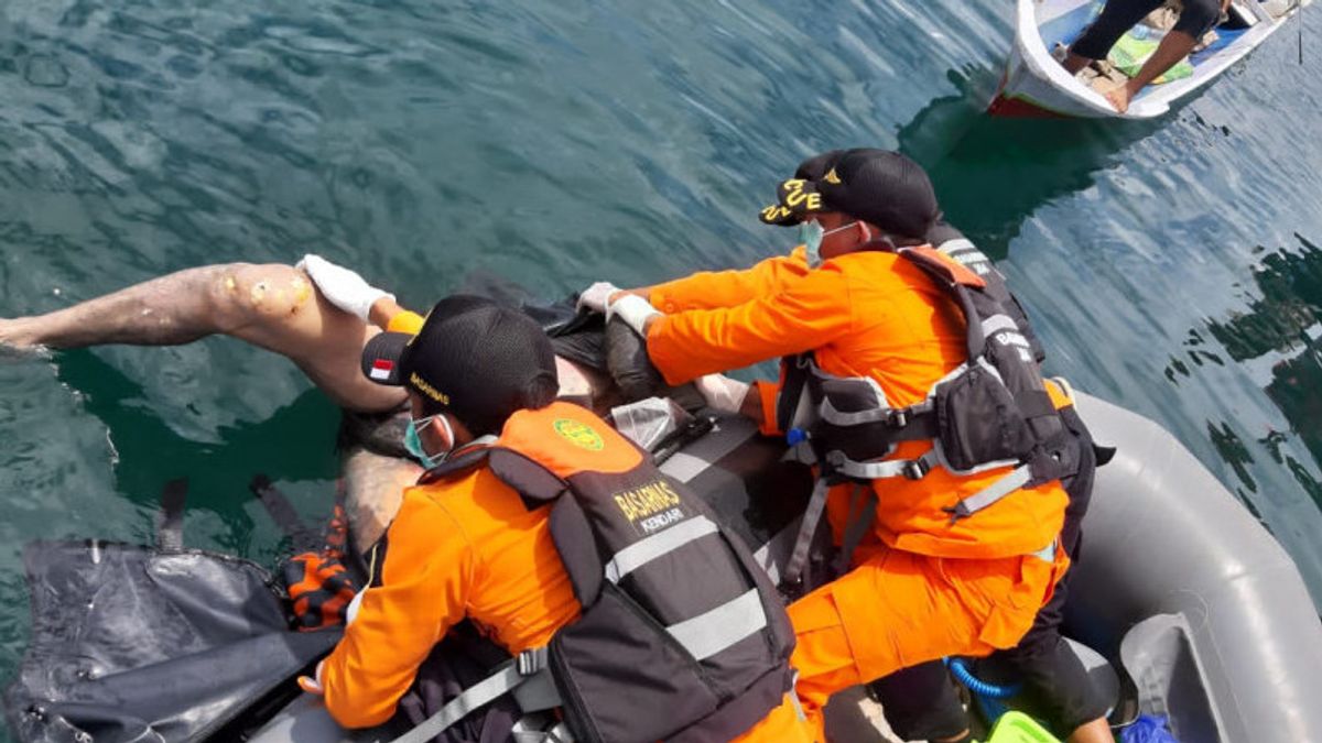 L’équipe De Basarnas Trouve Un Pêcheur Victime De L’accident De Mer De South Konawe