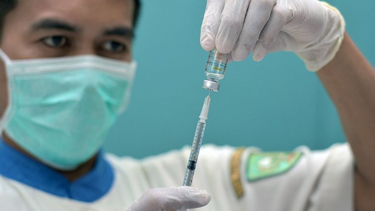الرئيس جوكوي يقدر إنجازات التطعيم في جاوة الوسطى