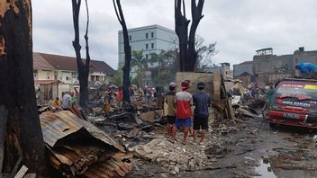 Puslabfor Mabes Polriは、タナアバン半永久的な住宅火災の場所で犯罪現場を処理しました