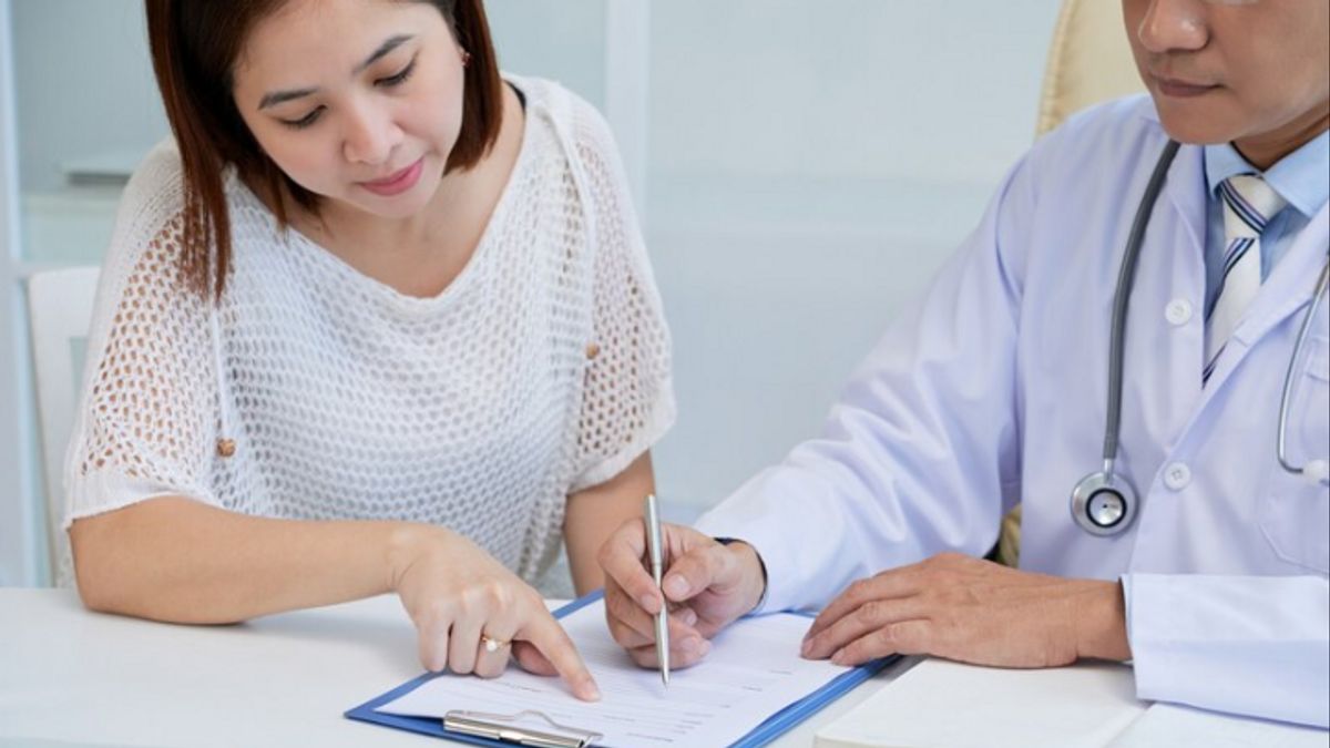 Une série de tests de santé avant le mariage pour les jeunes filles