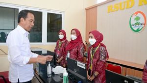 南苏门答腊Rupit地区医院的审查,佐科威发现电力问题直接电话PLN总裁主任