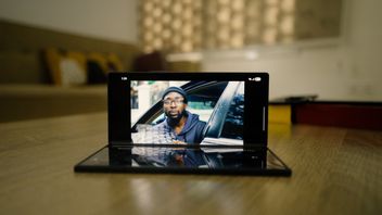 Galaxy Z Fold 7 Owner Complains About Peeling Paint, Similar To Z Fold 6 Issues