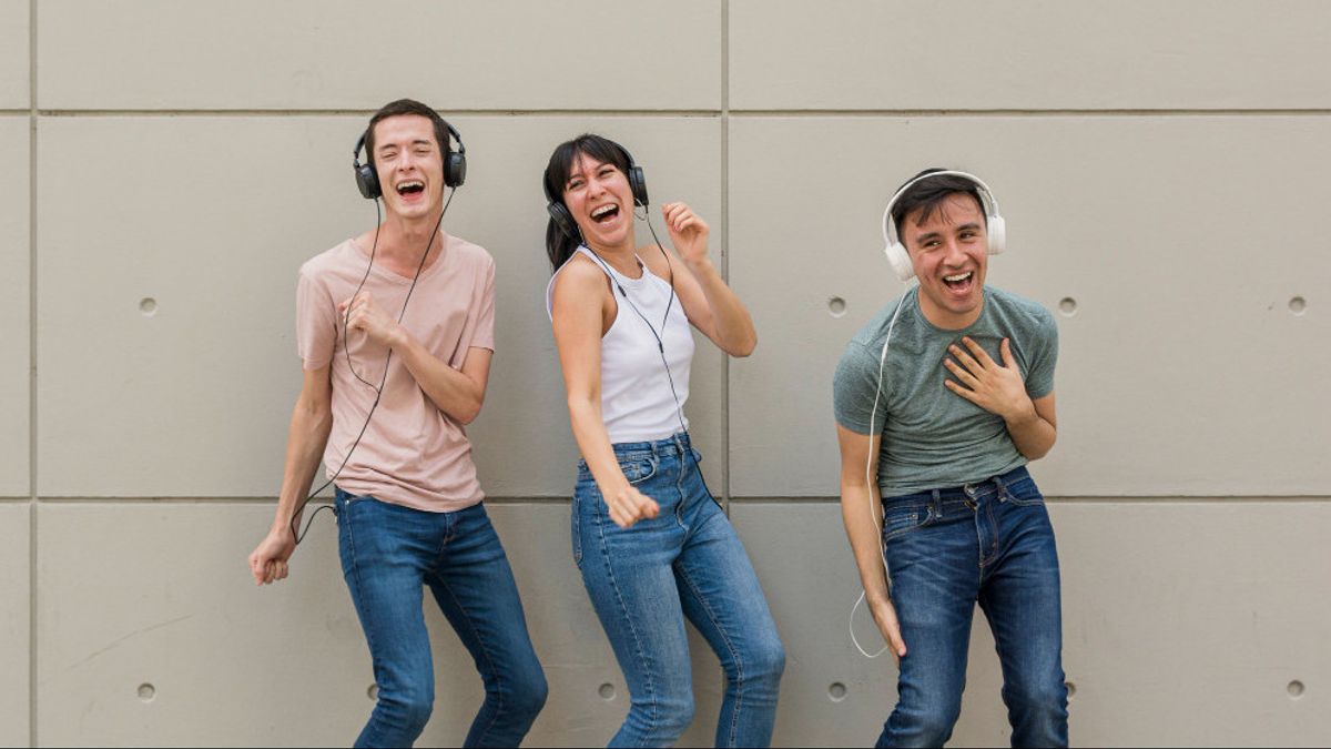 Playlist Bareng Bestie! 5 Lagu Persahabatan Bahasa Inggris dan Artinya Paling Menyentuh