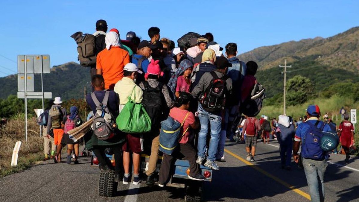 Ratusan Migran dari 12 Negara Ditemukan di Dalam Sebuah Truk