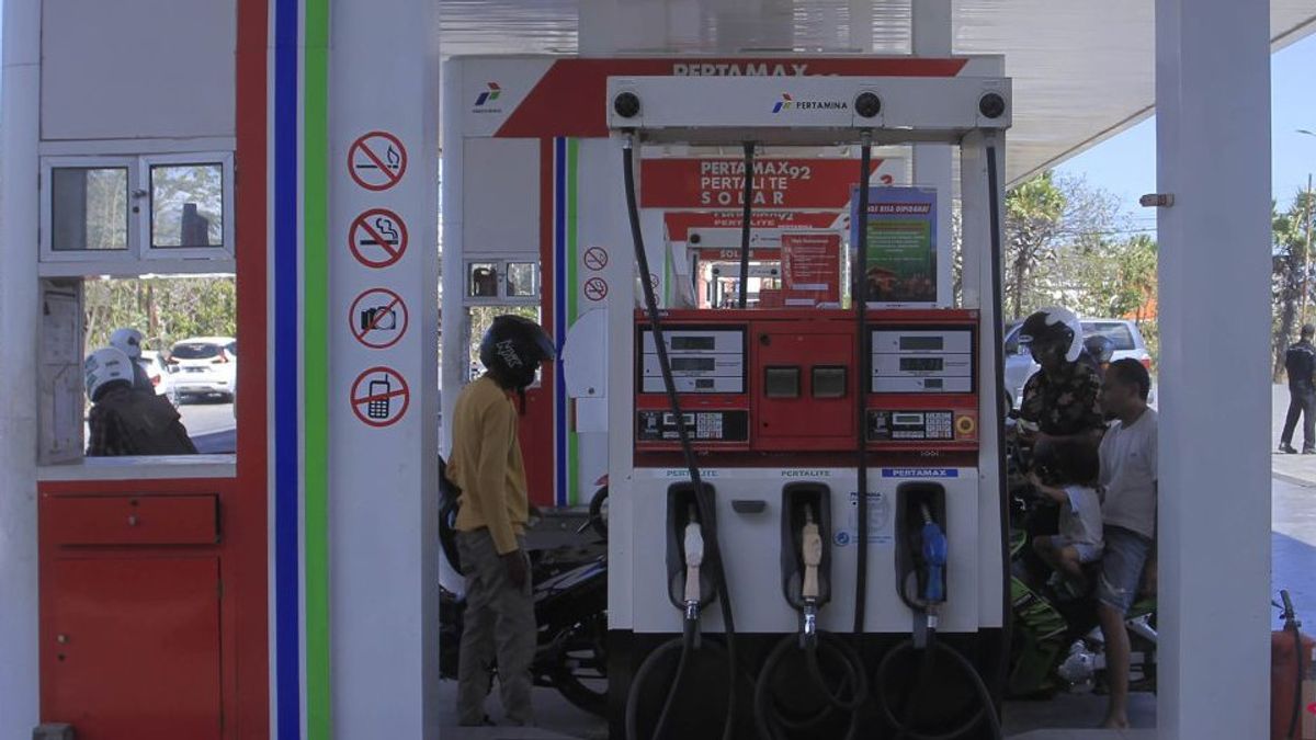 Les restrictions sur le carburant sont prévues pour entrer en vigueur le 1er septembre, le ministre Jokowi a tenu une réunion