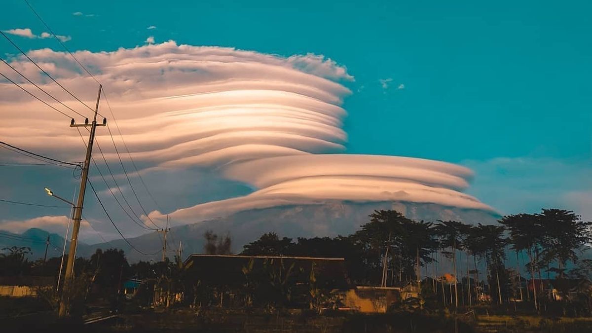 ظاهرة الغيوم الملفوفة على جبل لوو، ميرابي ومربابو، وهذا هو تفسير من BMKG