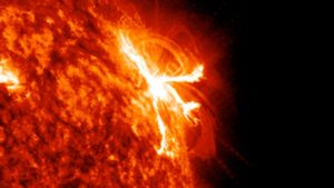 NASA Tangkap Ledakan Suar Matahari Kuat yang Menyebabkan Pemadaman Radio