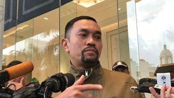 Kelakar Sahroni Lihat Ridwan Kamil Pasang Baliho 