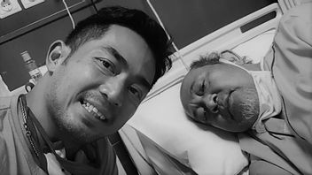 Setahun Berjuang dari Sakit, Yama Carlos Harus Relakan Ayahanda Berpulang