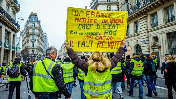 What Was The French Yellow Vest Demo That Gibran And Mahfud Mentioned During Debate?
