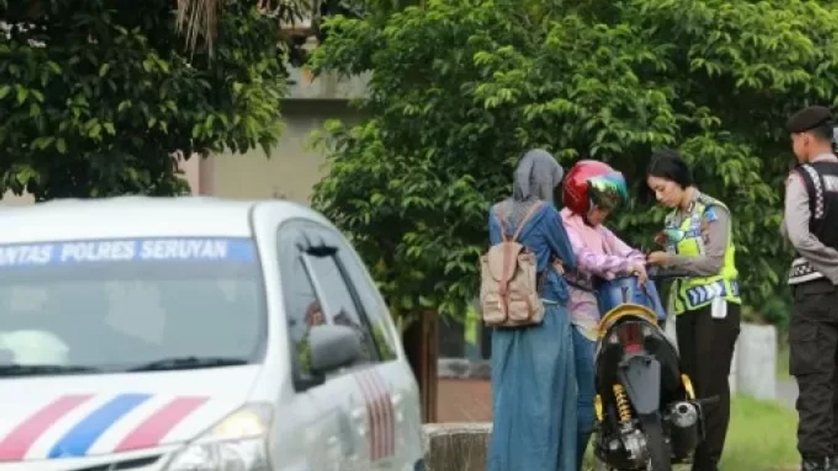 Student Dishub Don't Have A Parking Permit In School Areas In Sukabumi