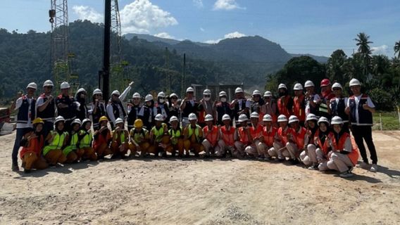 Hutama Karya Sosialisasikan Perkembangan Infrastruktur RI dan Jalan Tol Trans Sumatera ke Siswa Sekolah