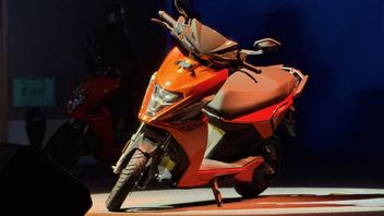 这辆电动滑板车声称有400公里的航程