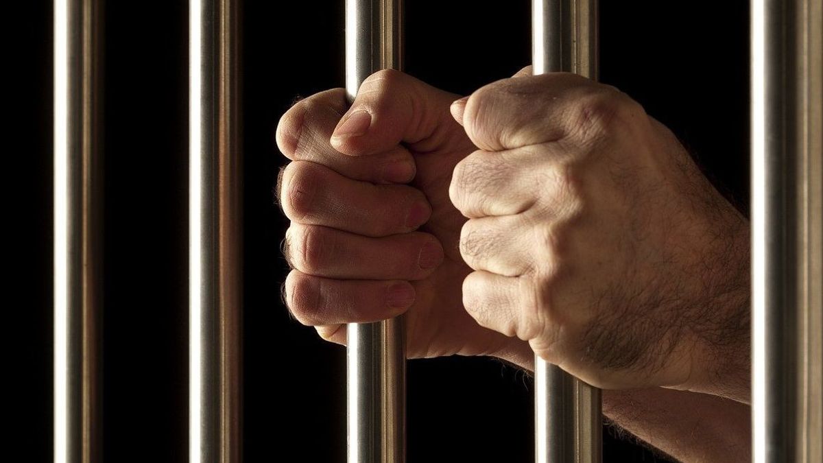 被判处5.6年徒刑，前人民警察党摄政王阿卜杜勒·加富尔·马苏德被关押在巴厘巴板B区监狱