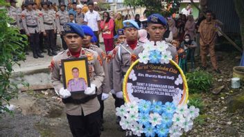 Kapolri Beri Kenaikan Pangkat Luar Biasa Bharatu Mardi yang Gugur Akibat Speedboat Meledak