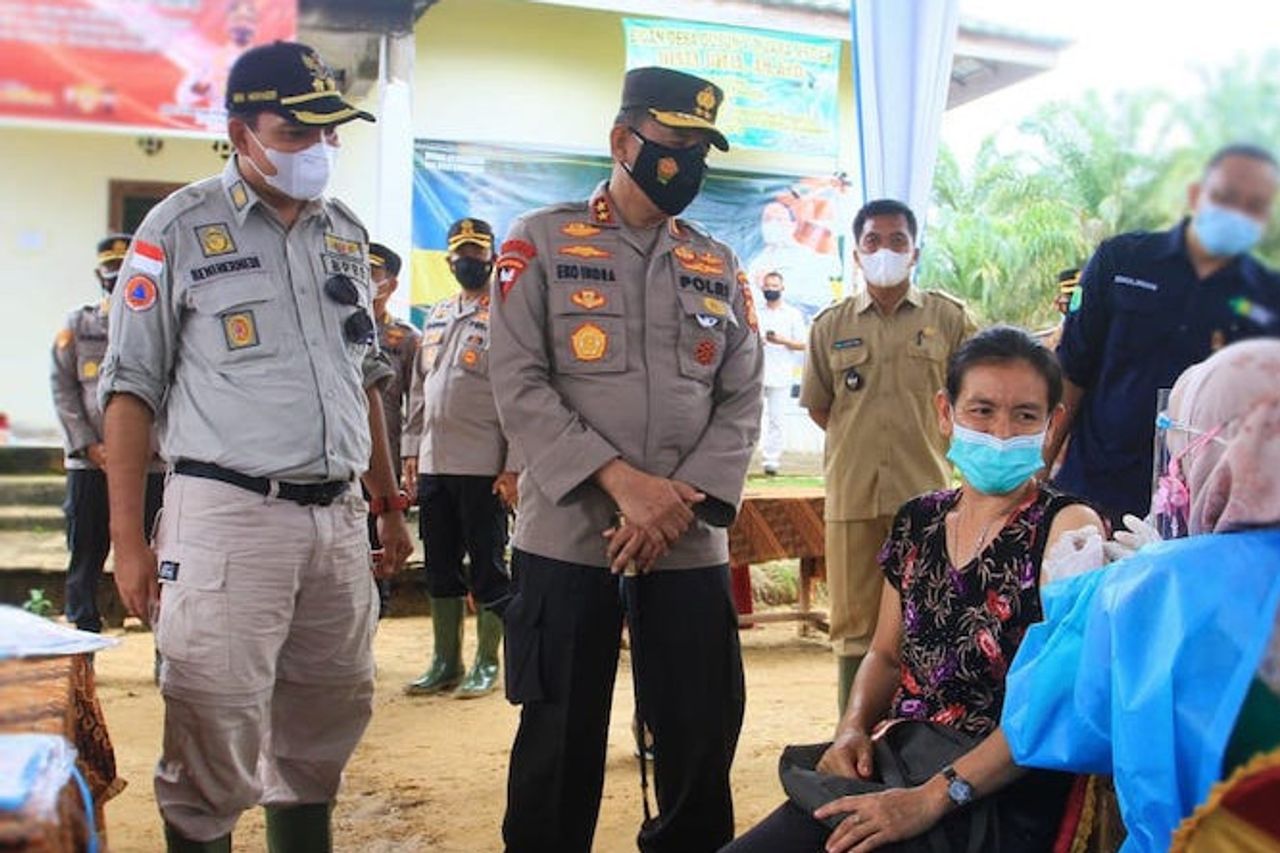 ムバ・ジャンビ国境のスク・アナク・ダラムの住民がCOVID-19に対して予防接種を受けた
