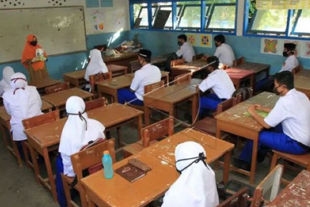 一部の移動された職務、引退し、死亡し、シミュール島アチェは1,000人以上の学校教師を必要とします