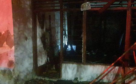 Akibat Korsleting Listrik, Rumah Warga di Komplek Kodim Hangus Terbakar Api