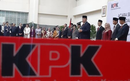 Kebiasaan Lama Dibawa ke KPK, Firli Pajang Tersangka Korupsi