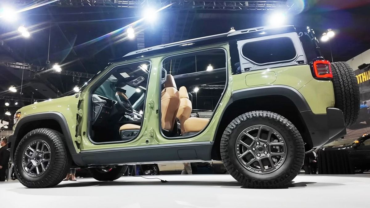 Stellantis est furieuse après que l'influenceur a dévoilé l'intérieur du Jeep Recon qui n'était pas prêt à être vendu lors de l'exposition.