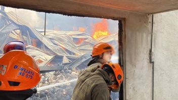 <i>Update</i> Kebakaran Pabrik Kapas di Bandung: 300 Karyawan Dievakuasi, Diduga Api dari Mesin Pemintalan
