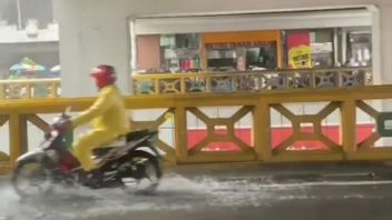 Puddle Of Water In Tanah Abang Market Caused By Garbage Buildup