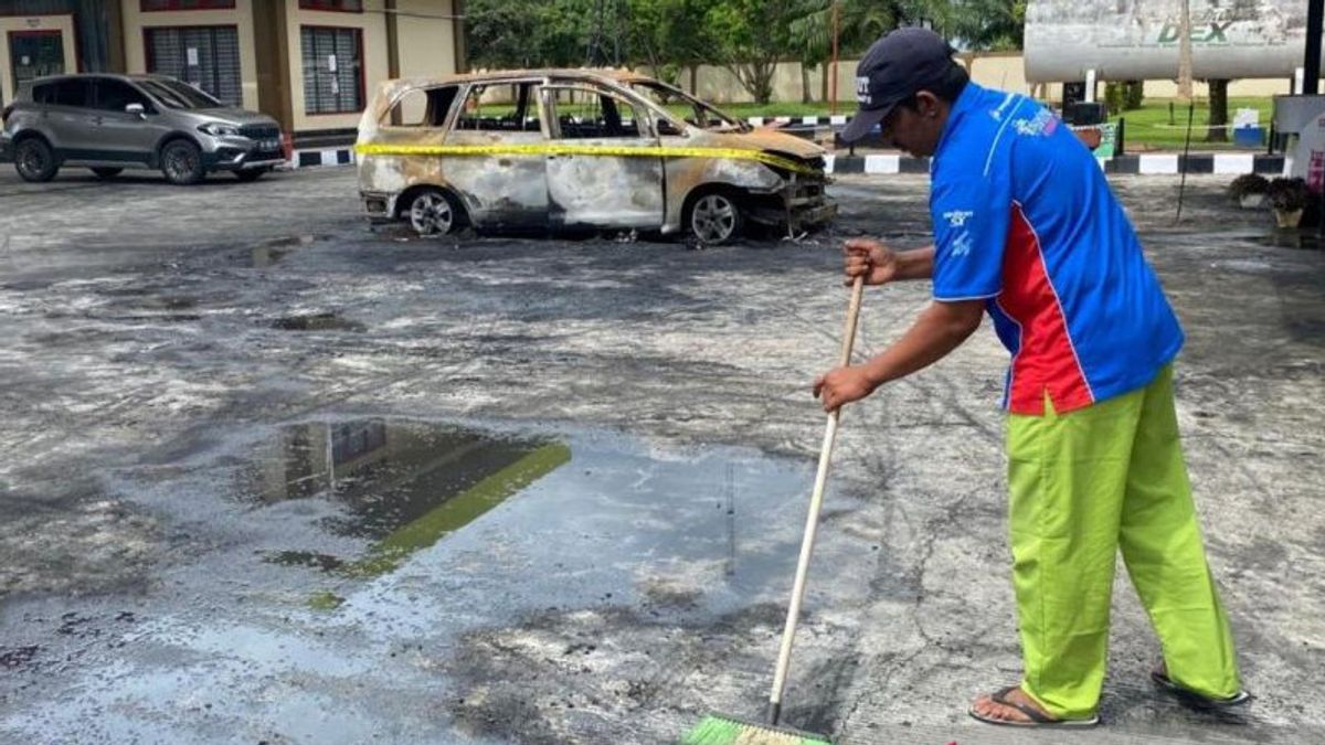 Innova Burns When Filling Fuel At The Suak Puntong Nagan Raya Gas Station, 1 Passenger Becomes A Victim