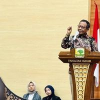 Mahfud MD: Aturan Kapolri Penempatan Polisi Aktif di Jabatan Sipil Tak Ada Dasar Hukumnya