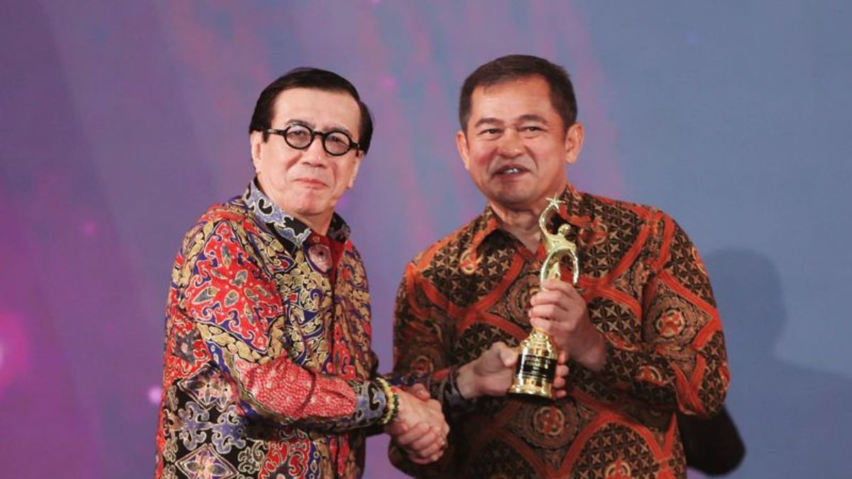 KSAD Maruli Raih Nawacita Award for Contribution to Defense