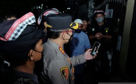 Pecalang di Denpasar Lakukan Patroli untuk Jaga Rumah Pemudik