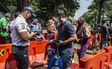 Pengunjung Padati Ragunan, Polisi Lakukan Rekayasa Lalu Lintas di Pintu Masuk