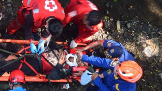 Elderly Survived After Falling From A Height Of 10 Meters Of Pinangsia Offices, Officers: Sleepy While Sitting On The Edge Of The Building