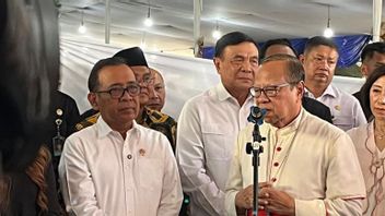 Le ministre de la PMK et le chef de la police inspectent la messe de Noël à la cathédrale de Jakarta