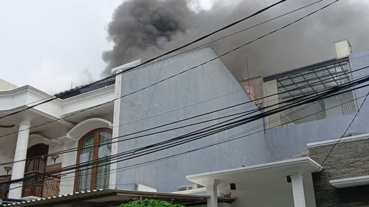 A Luxury House In Sunter Fires, Six Fire Cars Deployed To Put Out The Fire