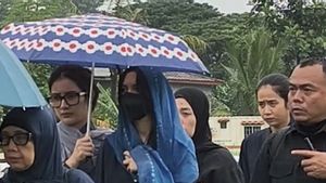 Pemakaman Vidi Aldiano Diiringi Doa dan Hujan Deras