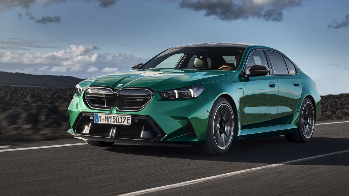 BMWはハイブリッドエンジンとガハール性能を搭載した最新M5を発表