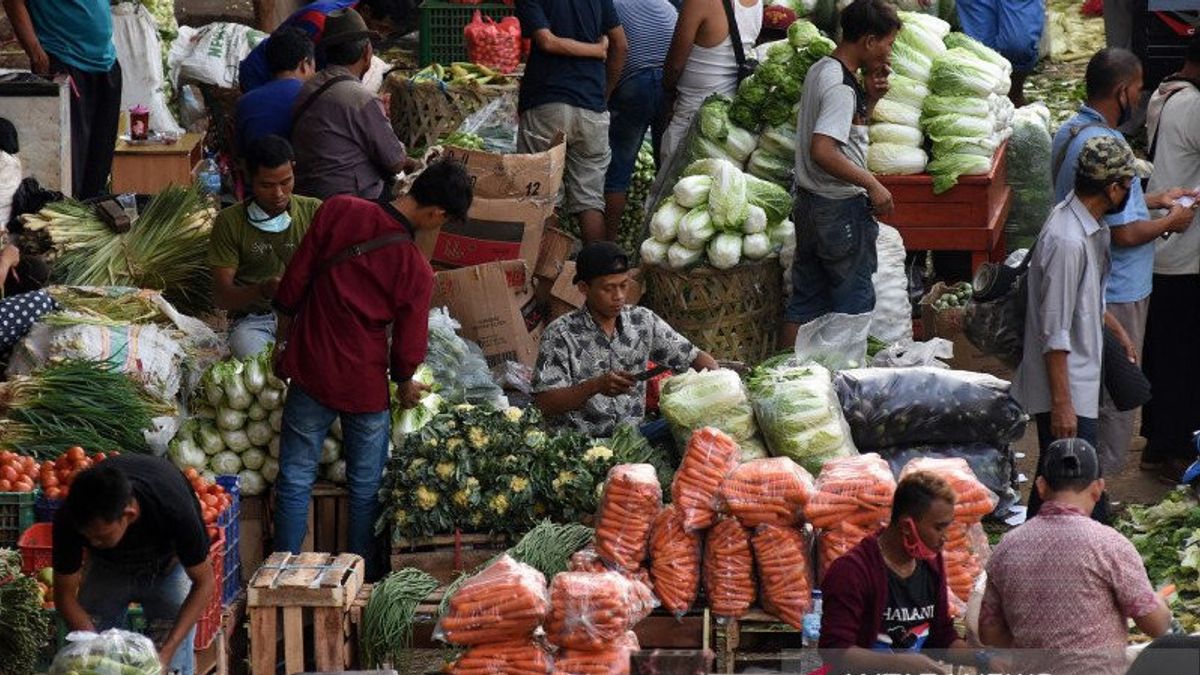 PPKM Level 4 Extended, Jokowi Allows Markets To Open As Usual