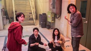 Hi-Five: Comedy Complex with Pace Increase