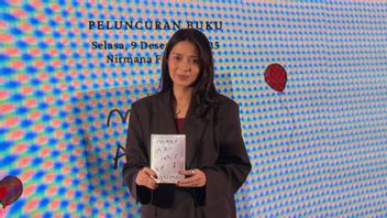 Refleksi Marchella FP Soal Dunia dalam Buku Terbaru “<i>Maaf Aku Lahir ke Bumi</i>”