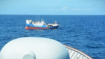 Bateau De Pêche De Taiwan Dans La Mer De Natuna Du Nord S’échappe Comme Il Est Capturé Par La Marine