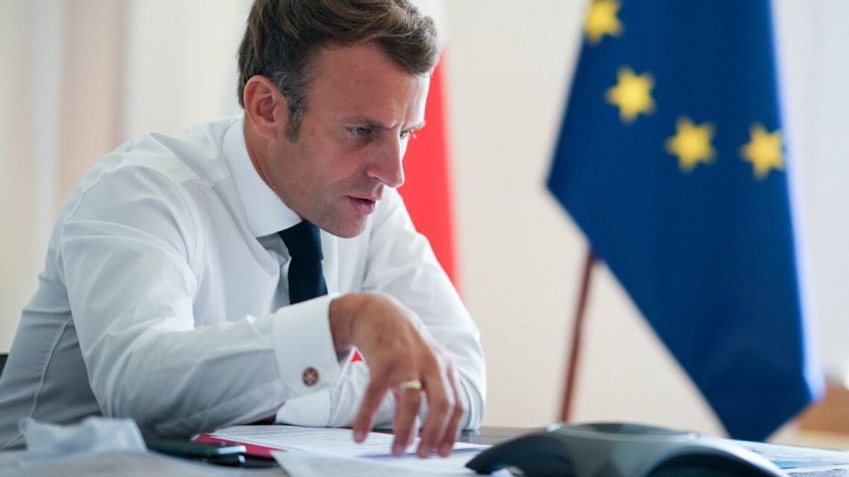 Français Président Emmanuel Macron Tests Positifs Pour COVID-19
