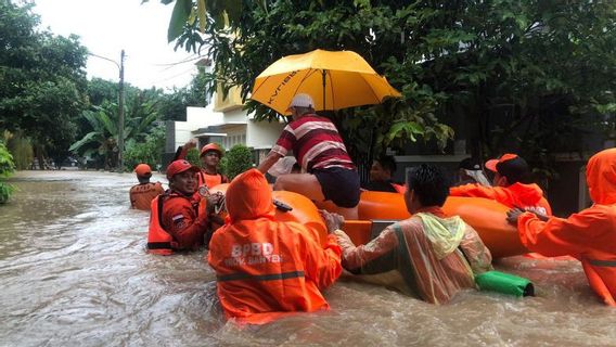 来自Serang Banten的悲伤消息，两人因洪水而死亡