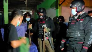 Polisi Bekuk Empat Remaja di Depok, Bawa Samurai dan Gergaji Melintas di Jalan Umum