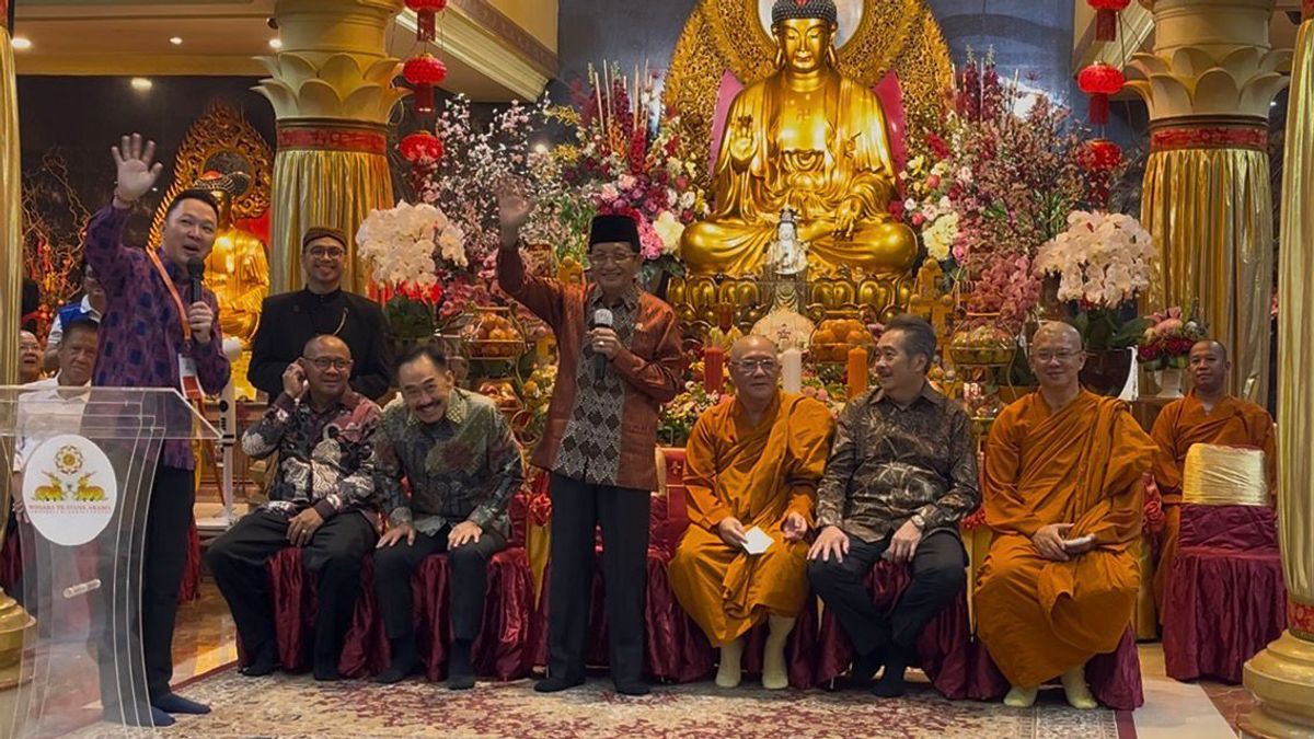 Hadiri Perayaan Waisak di Wihara Ekayana Arama, Menag Ajak Umat Beragama Jinakkan Ego demi Keharmonisan