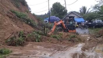 道路通道切断山体滑坡,BNPB在Sidenreng Rappang Sulsel记录了858名孤立居民