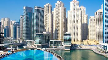 الإمارات العربية المتحدة تصدر قواعد جديدة لعطلة نهاية الأسبوع، جدول صلاة الجمعة انتقل بشكل دائم إلى الساعة 13:15