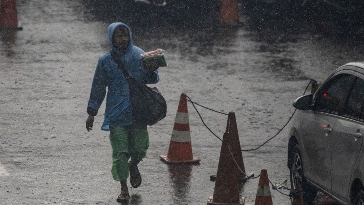 BMKG Prakirakan Hujan Deras akan Landa Jakarta Sabtu Siang