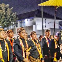 Kirab Malam 1 Suro, Fadli Zon Ikut Kirab Sebagai Wujud Penghormatan pada Budaya Jawa