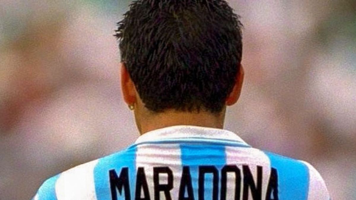 Kaos Maradona Ketika Mencetak Gol "Tangan Tuhan" Dilelang, Harganya Fantastis!